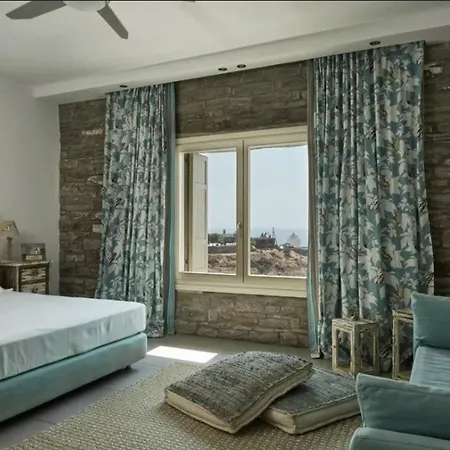 Elena With 6 Bedrooms Holiday home *